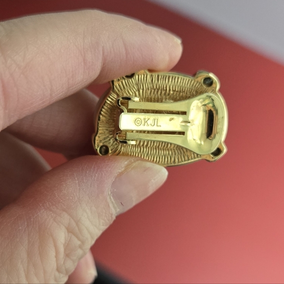 Kenneth Jay Lane KJL Elegant Gold Tone Faux Pearl Clip On Earrings - Picture 3 of 6